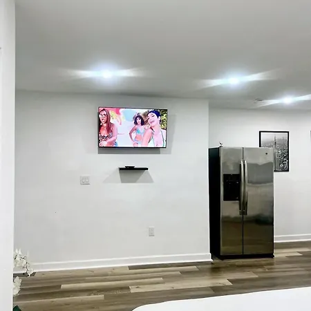 Beautiful Studio With Private Backyard